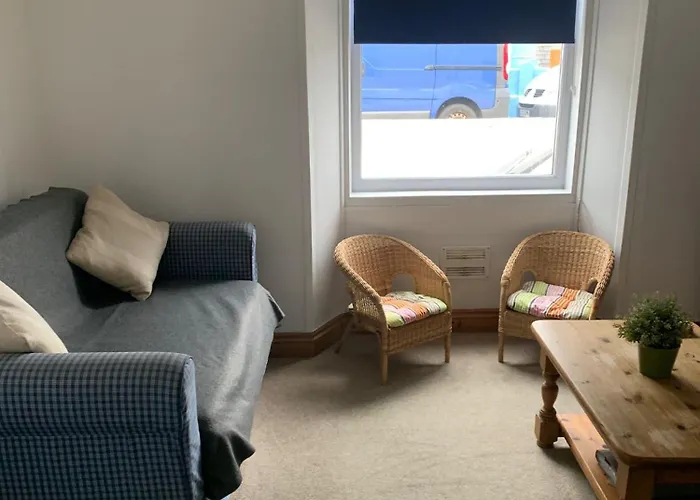 Tenby Cottage With Parking