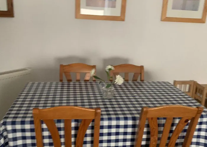 Tenby Cottage With Parking