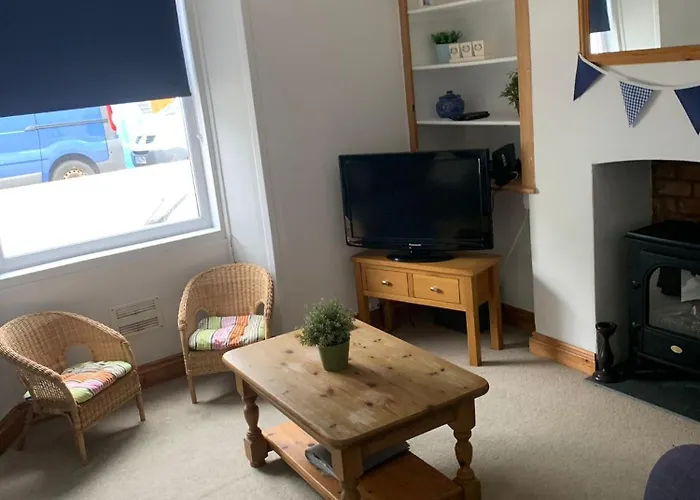 Tenby Cottage With Parking